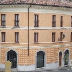 palazzo storico tinteggiato