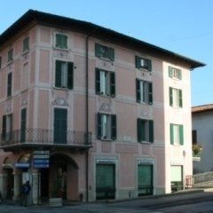 edificio storico ritinteggiato