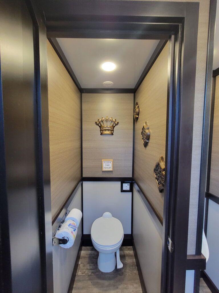 Luxury bathroom trailer decorations