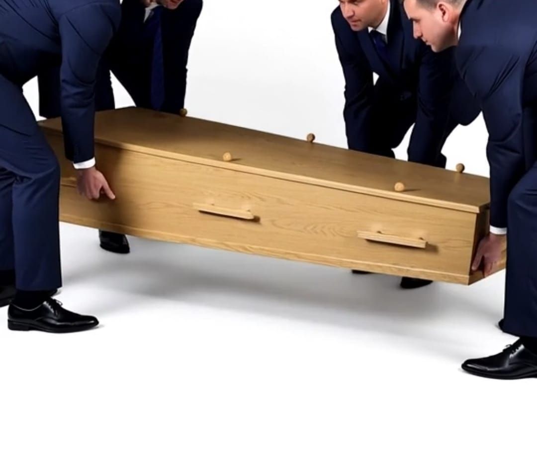 Begrafeniskist verhuur bovenaanzicht – houten doodskist huren voor decoratie theater of feesten