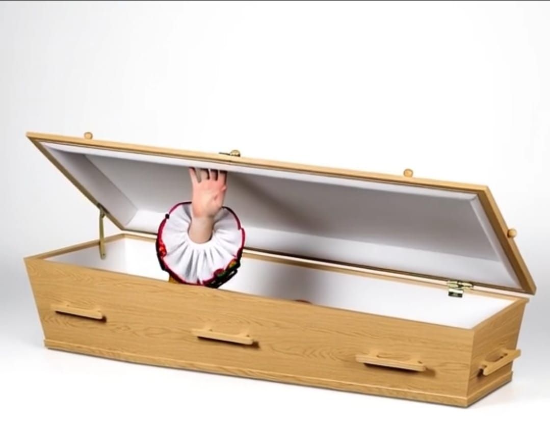 Doodskist huren Halloween feest zijaanzicht – grafkist als decoratie voor partijen en Carnaval