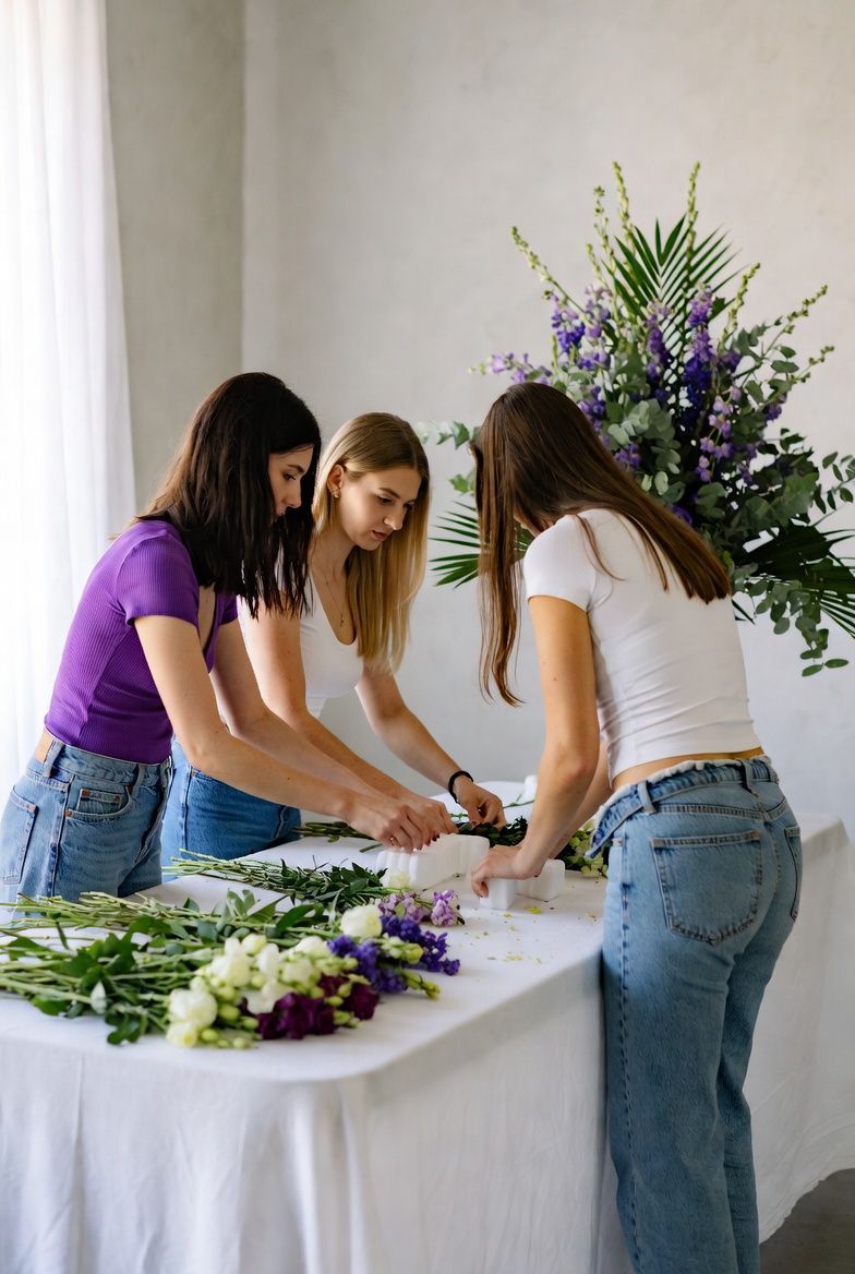 Persoonlijk rouwboeket maken met chrysanten en rozen – RouwUitvaart.nl