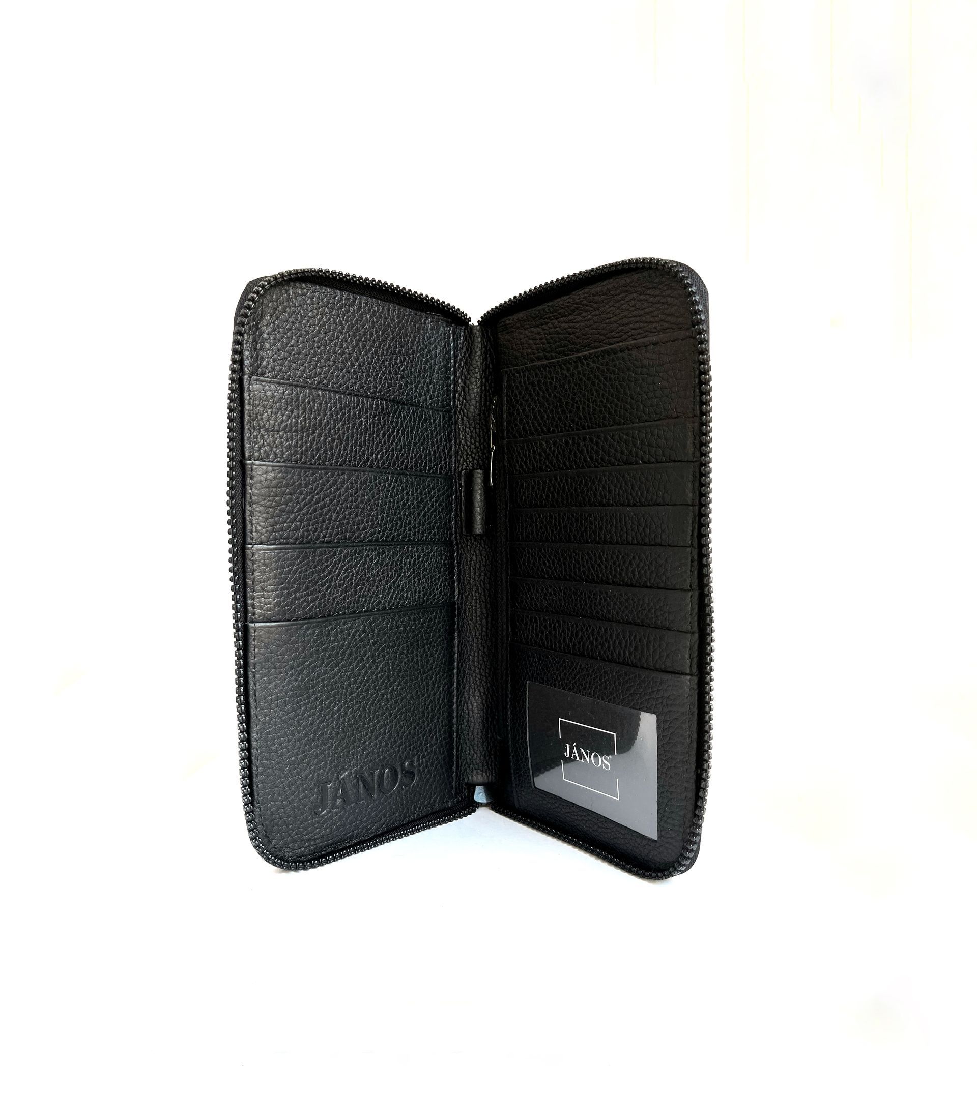 Cartera negra abierta, con cremallera hasta la mitad, sobre una superficie blanca.