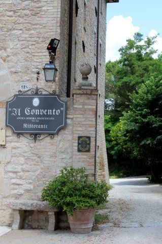 Insegna del ristorante Il Convento di Corciano