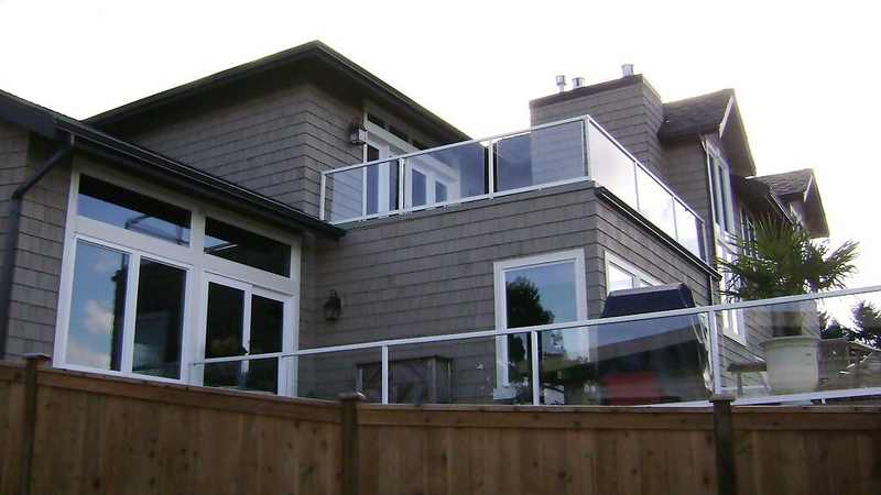 Glass Panel Deck Rail — Residential Custom