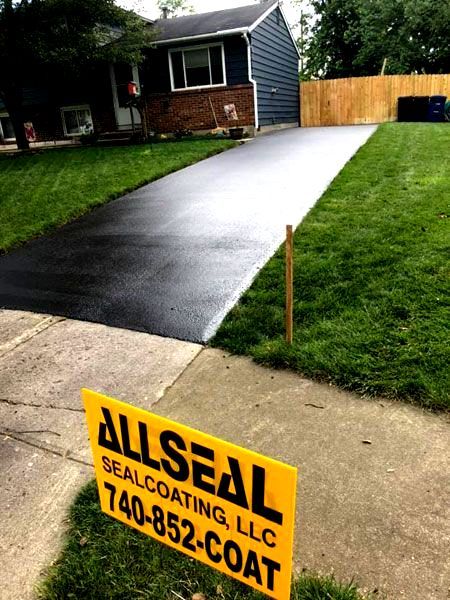 image of newly sealcoated driveway