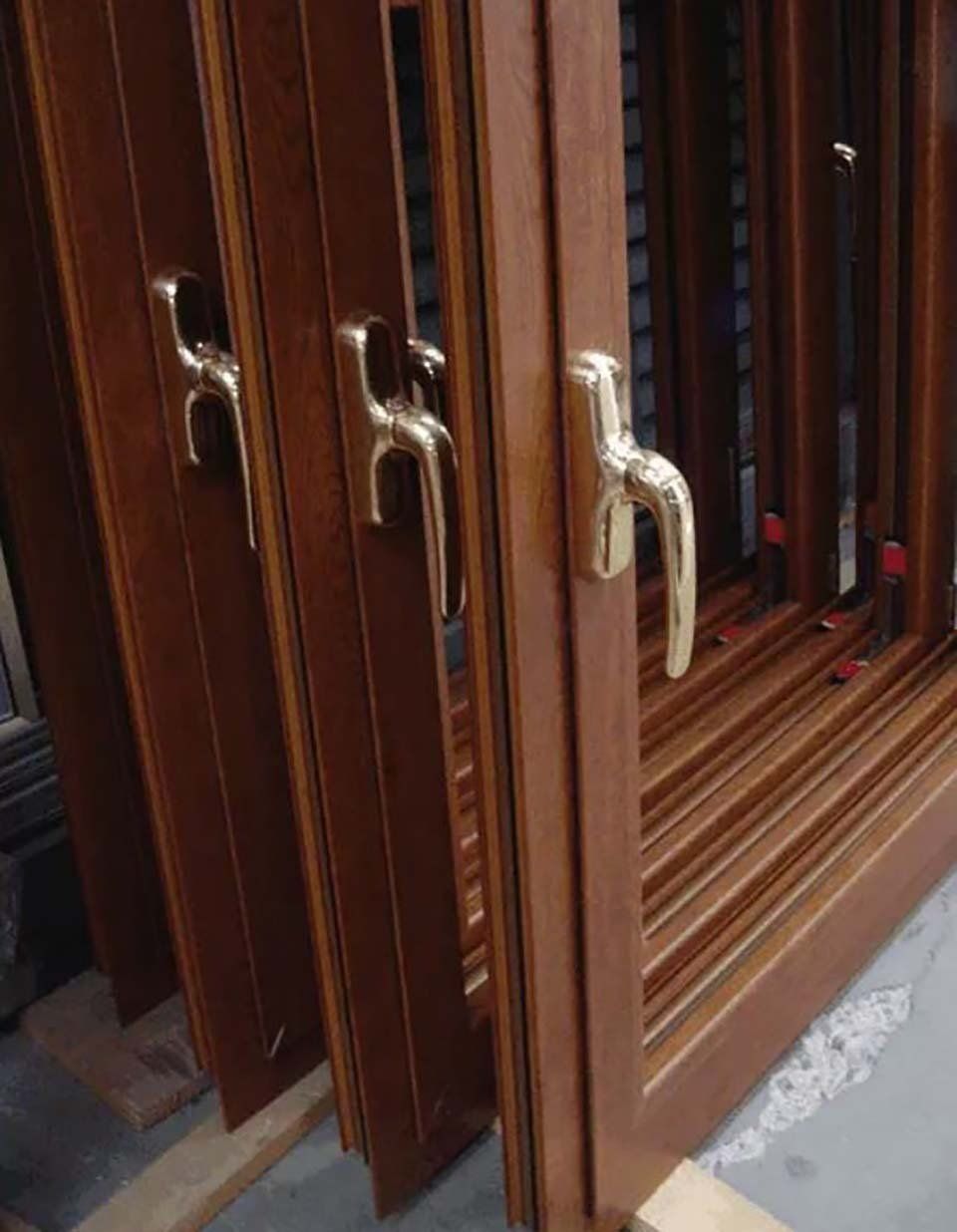 Finestre con maniglia