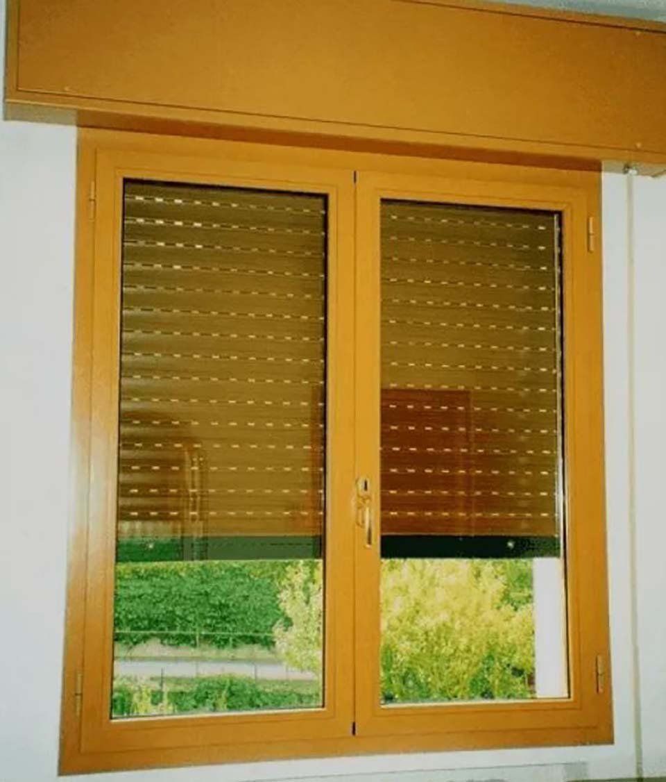 Finestra in legno chiaro