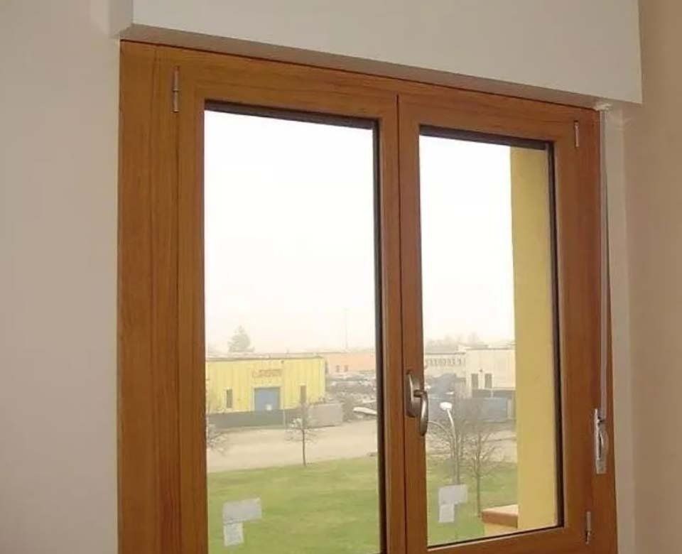 Finestra di legno
