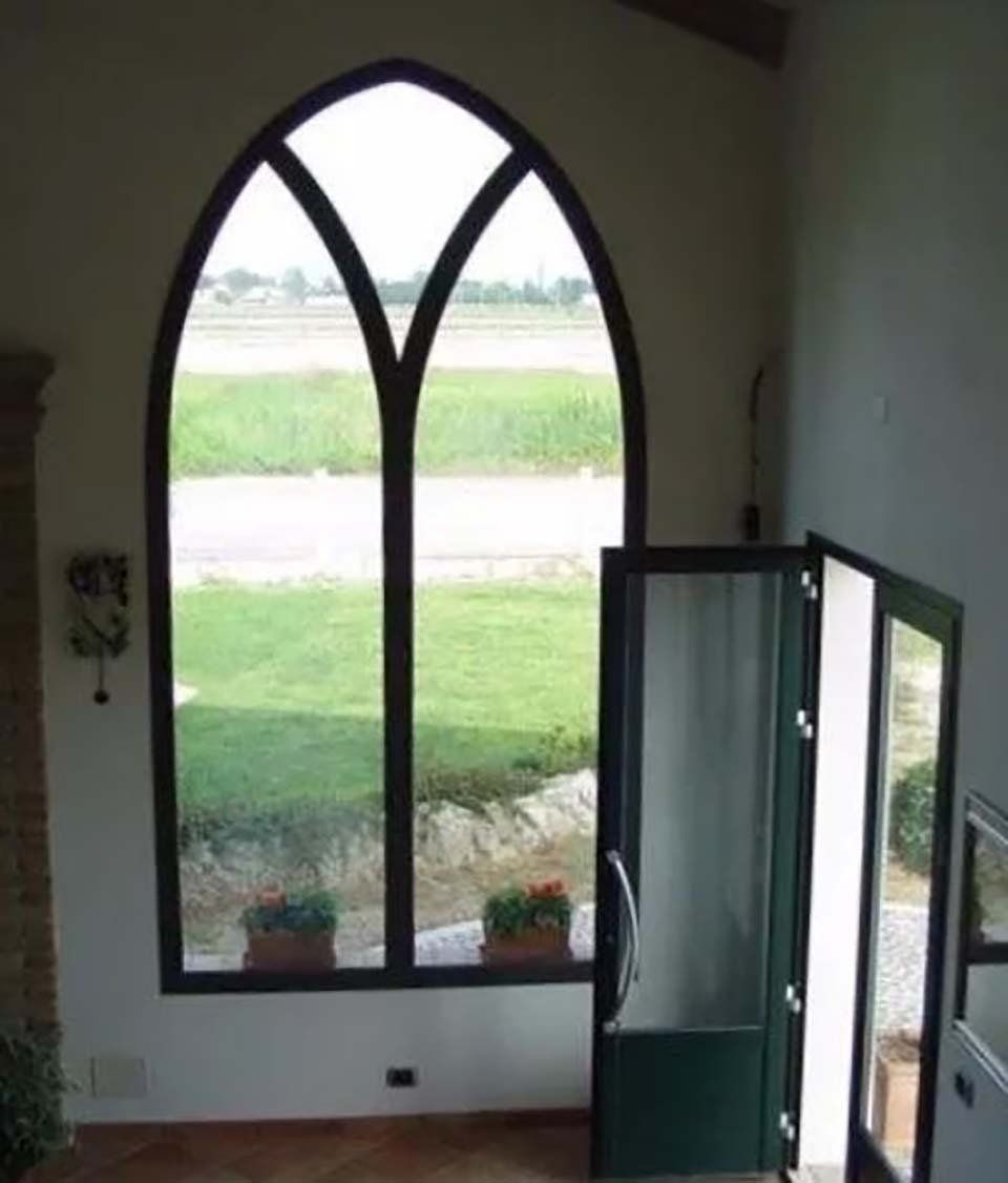 Finestra ad arco