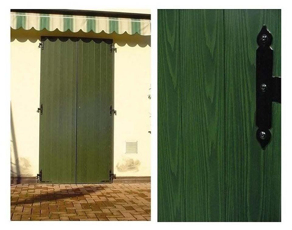 Portafinestra con persiane verdi