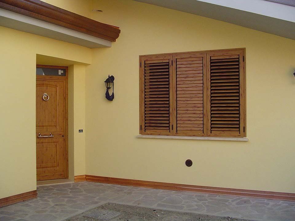 Persiane chiuse gialle