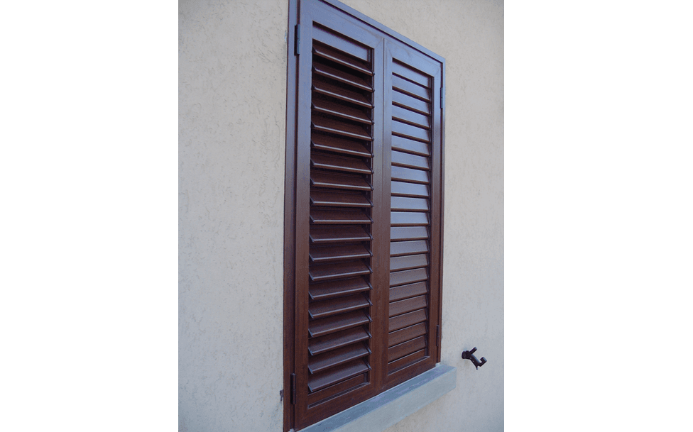 Persiana marrone chiusa