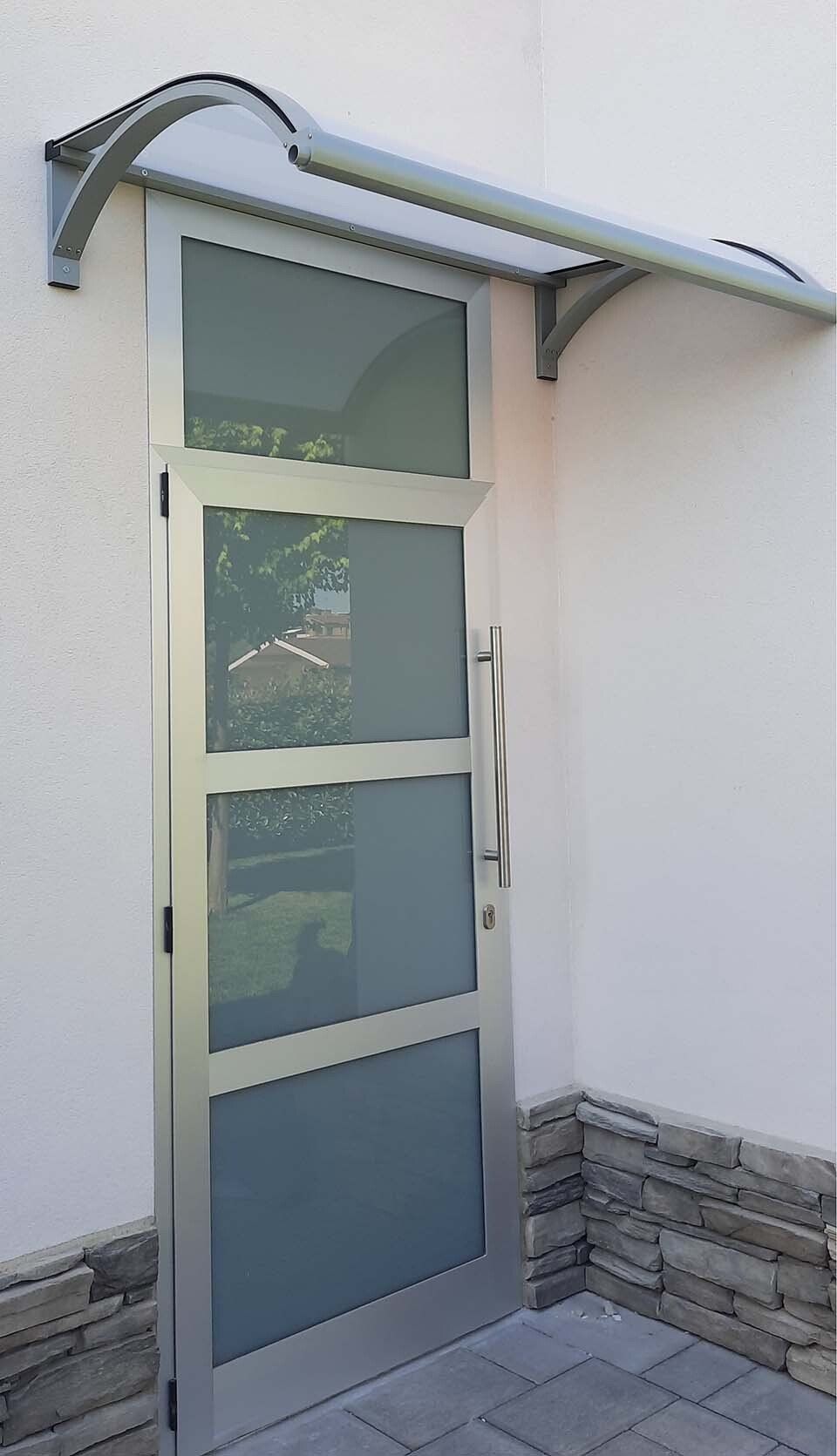 Pensilina su porta trasparente