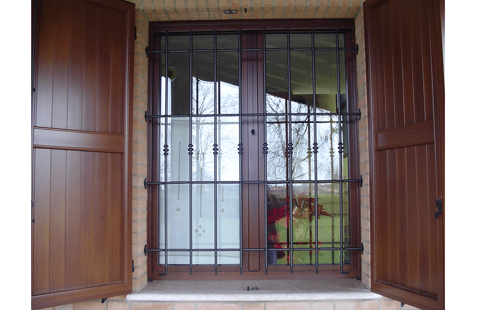 Finestra con inferriata 3