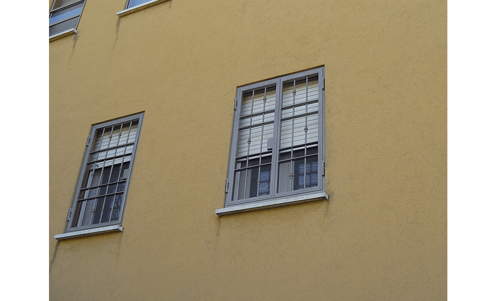 Finestra con inferriata