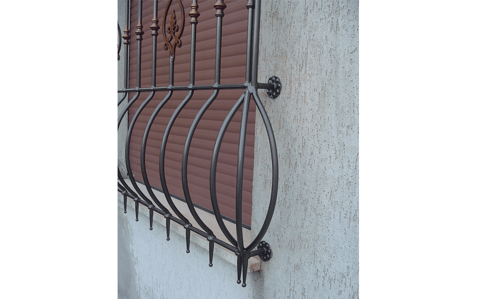 Dettaglio inferriate per due finestre