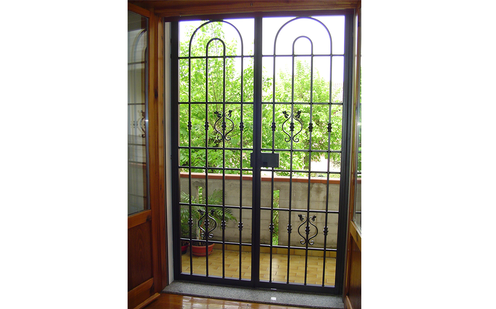 Cancello di sicurezza su balcone