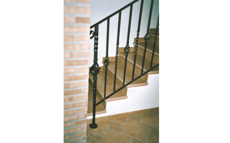 Dettaglio scala con ringhiera in ferro
