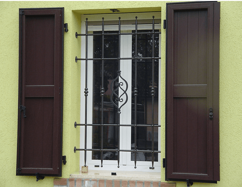 Finestra con inferriata 5