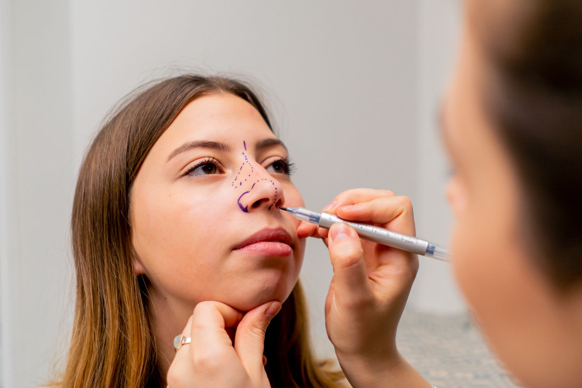 Rinoplastia corrige desvio de septo?