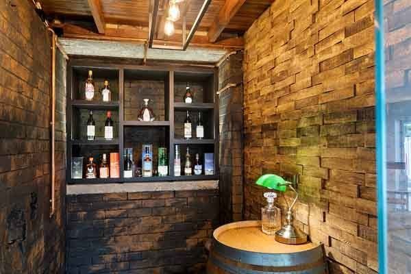 modern bathroom shelves