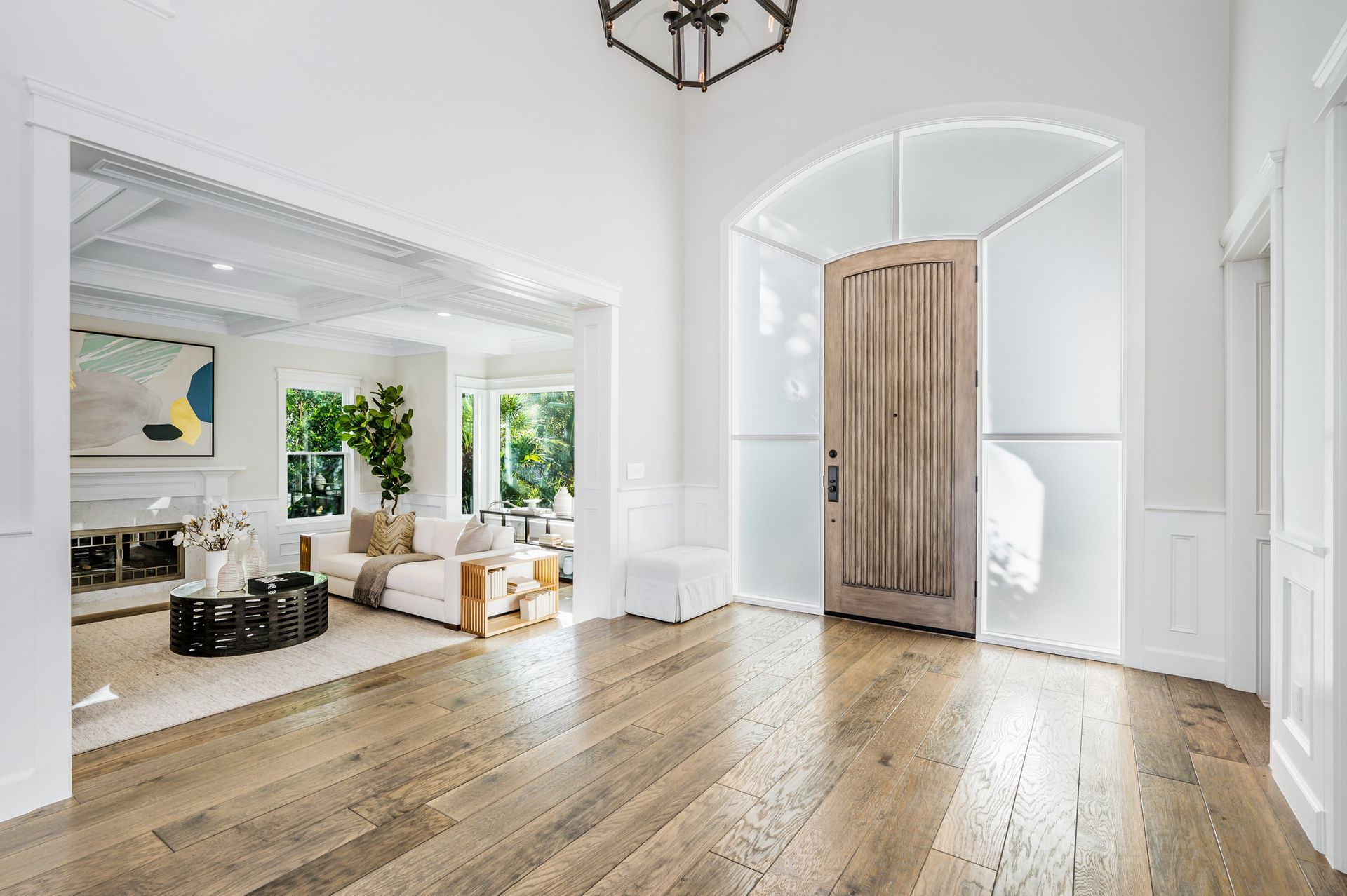 entryway with hardwood floor
