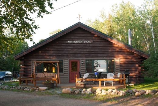 A log cabin with the word northern lodge on it