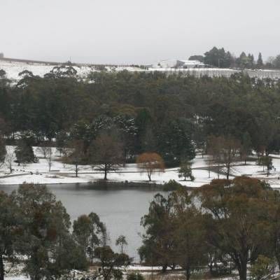 There is a Lake in the Middle of a Snowy Forest — Lakeview Luxury Retreat in Canobolas, NSW