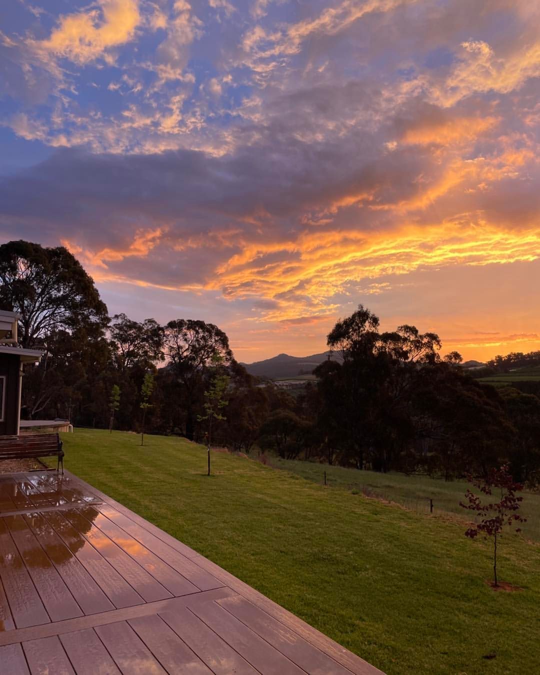 There is a Fountain in the Middle of a Park Surrounded by Trees — Lakeview Luxury Retreat in Canobolas, NSW