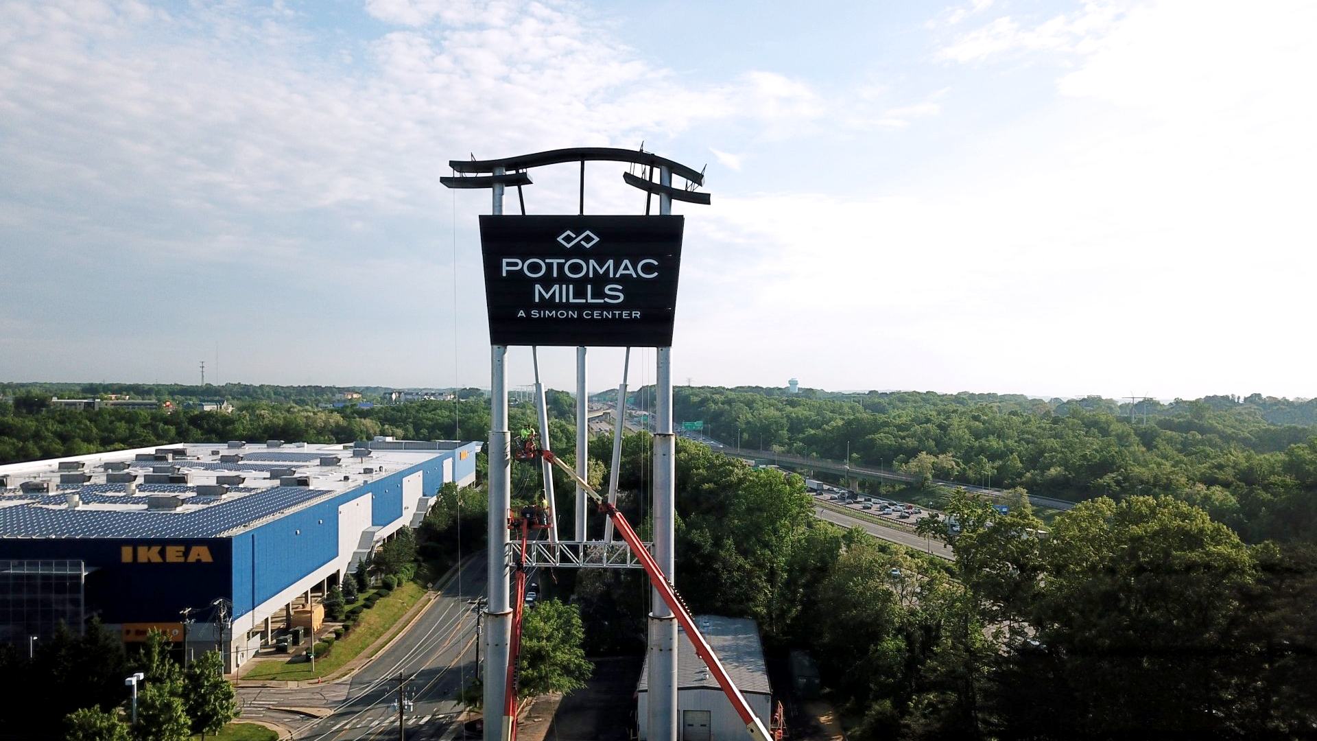 Potomac Mills - A Simon Center sign
