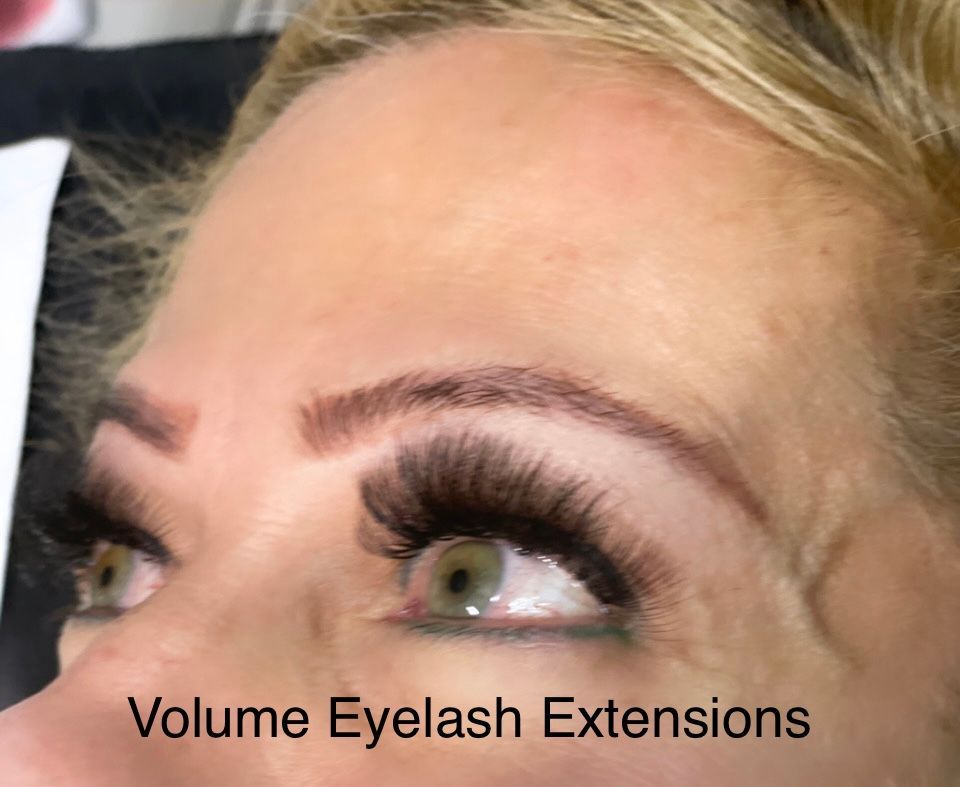 A close up of a woman 's face with volume eyelash extensions