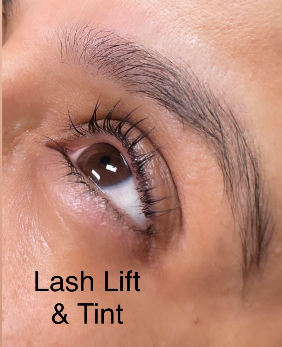 A close up of a woman 's eye with the words lash lift and tint below it