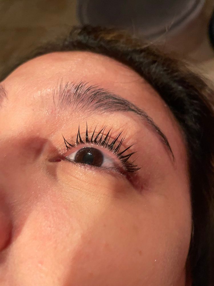 A close up of a woman 's eye with long eyelashes.