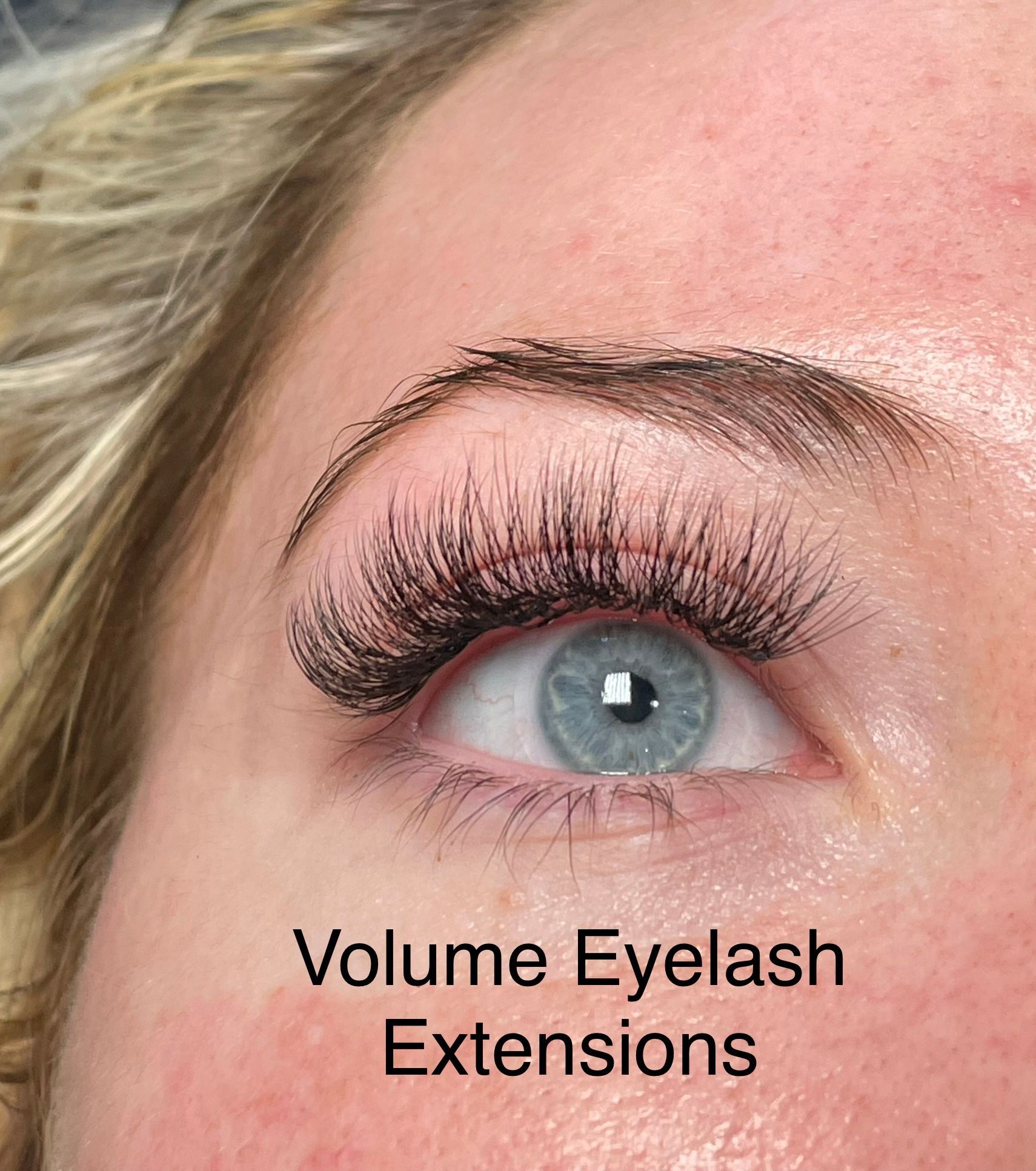 A close up of a woman 's eye with volume eyelash extensions