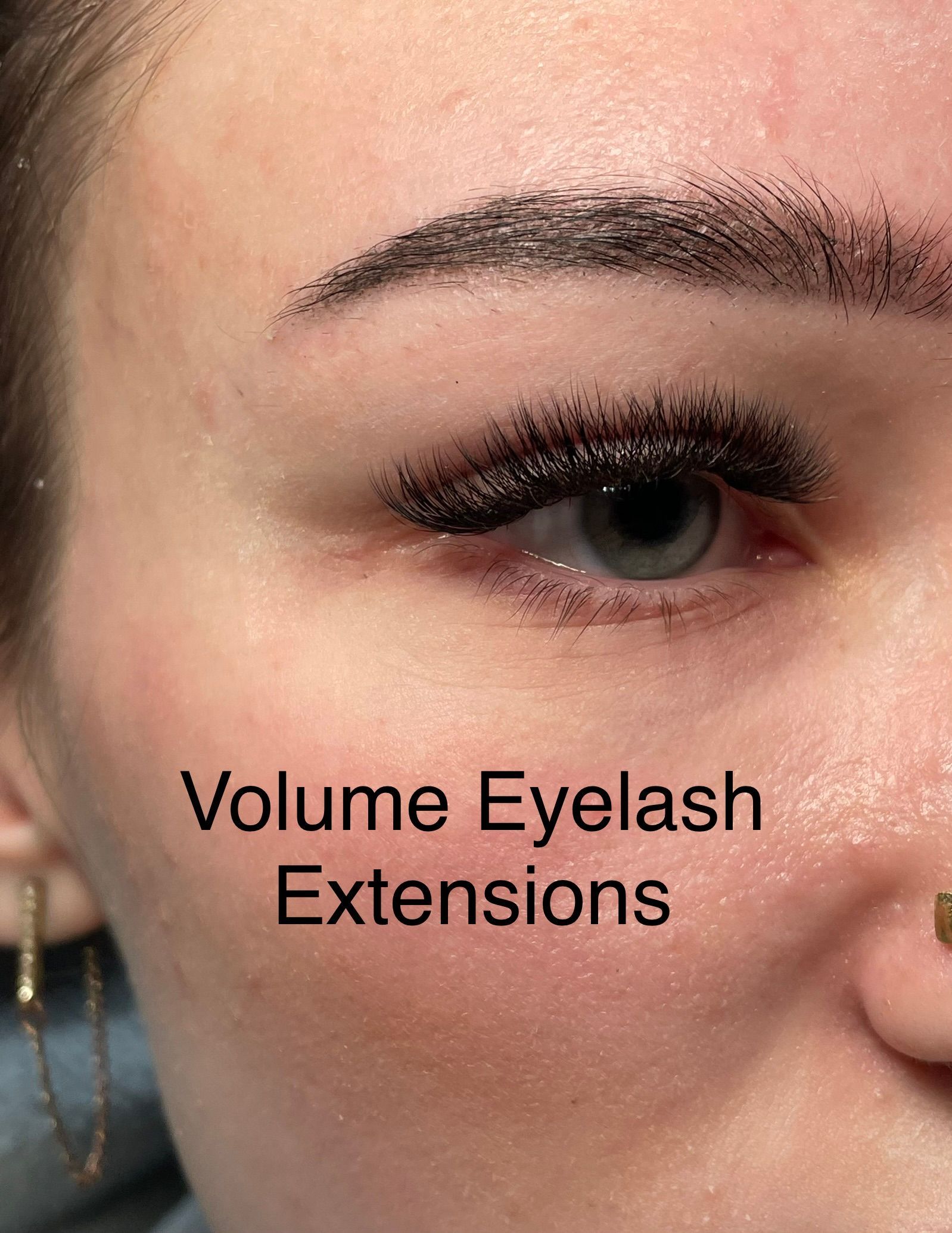 A close up of a woman 's eye with volume eyelash extensions