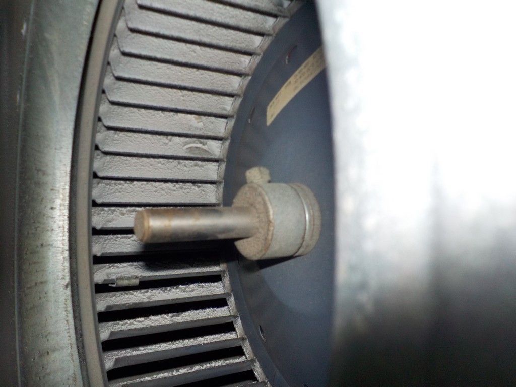 A close up of a fan with a screw in it