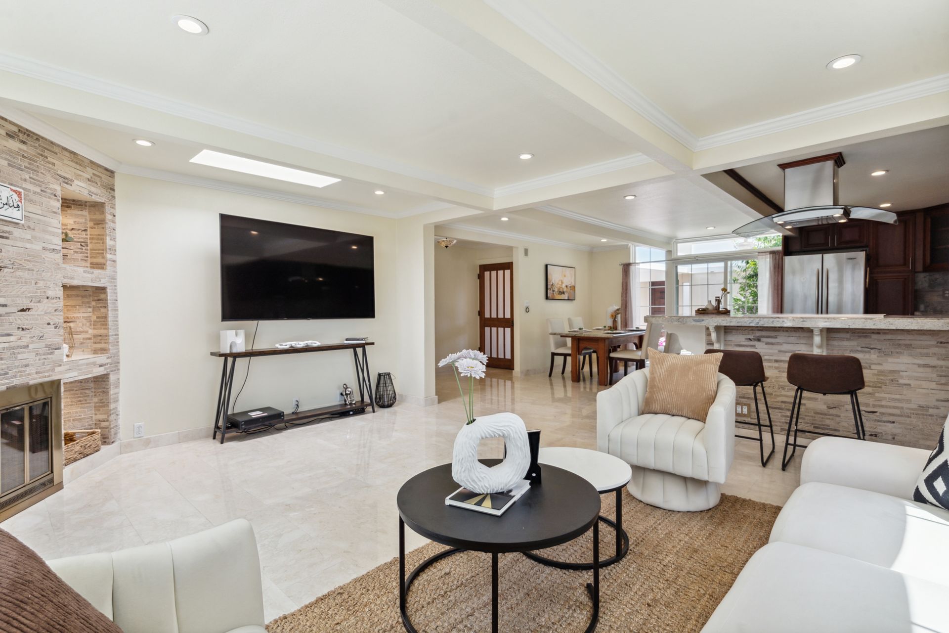 A living room filled with furniture and a flat screen tv.