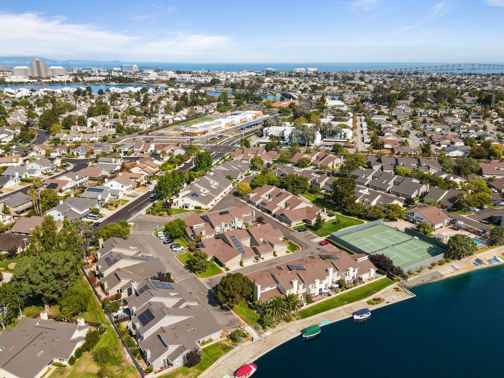 Central Lake and landscaped greenbelts surrounding Harborside townhomes in Foster City, presented by Rumana Jabeen Real Estate.