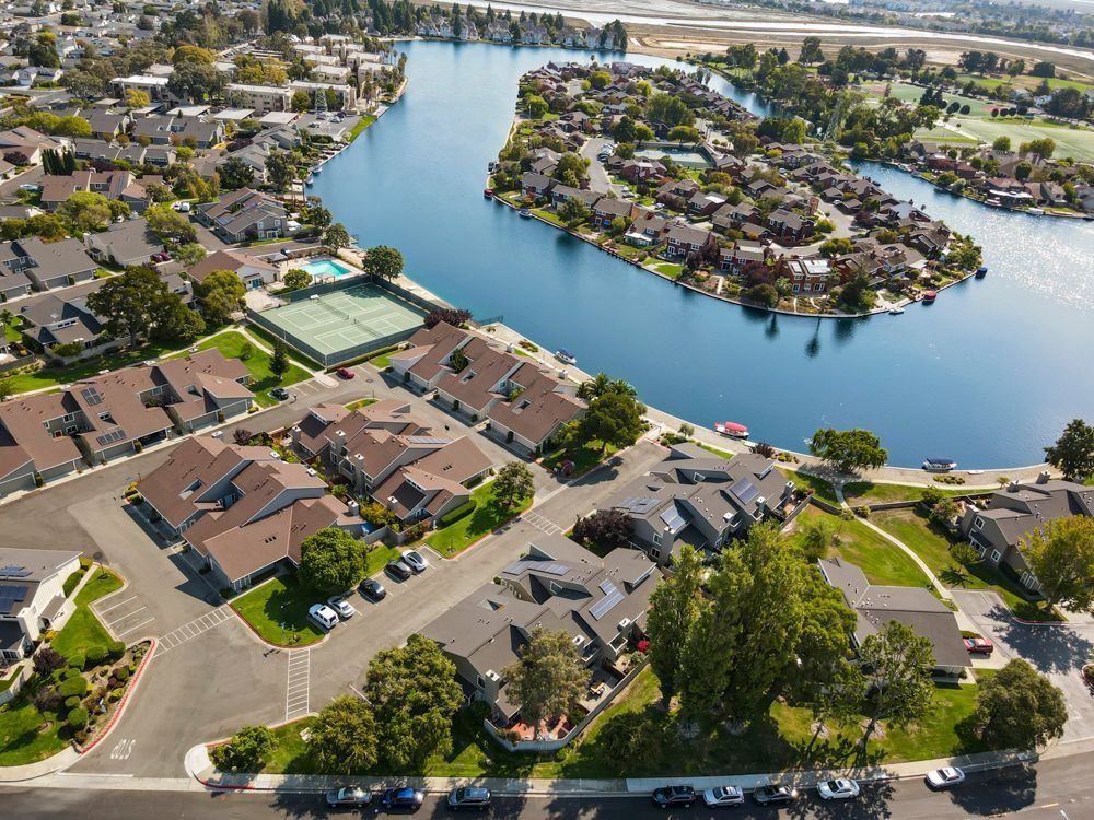 Central Lake and landscaped greenbelts surrounding Harborside townhomes in Foster City, presented by Rumana Jabeen Real Estate.