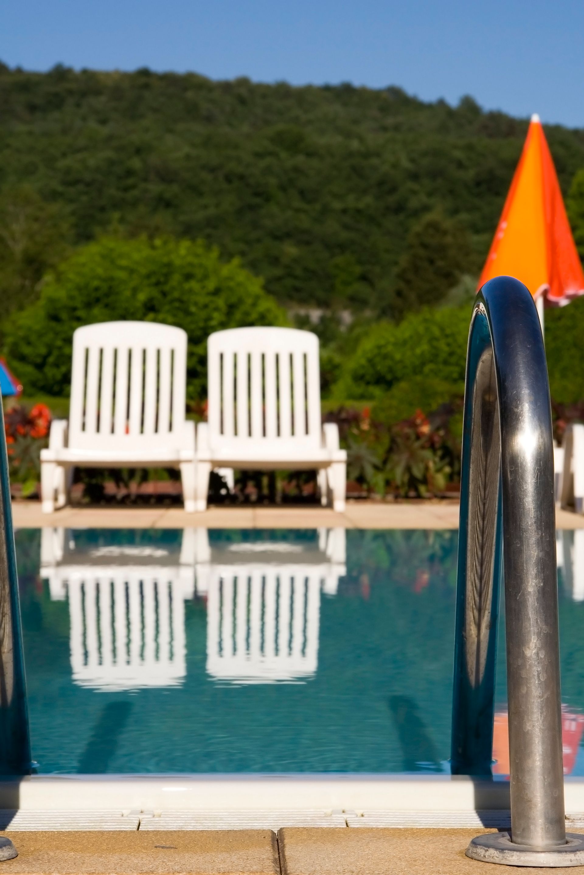 sdraio a bordo piscina