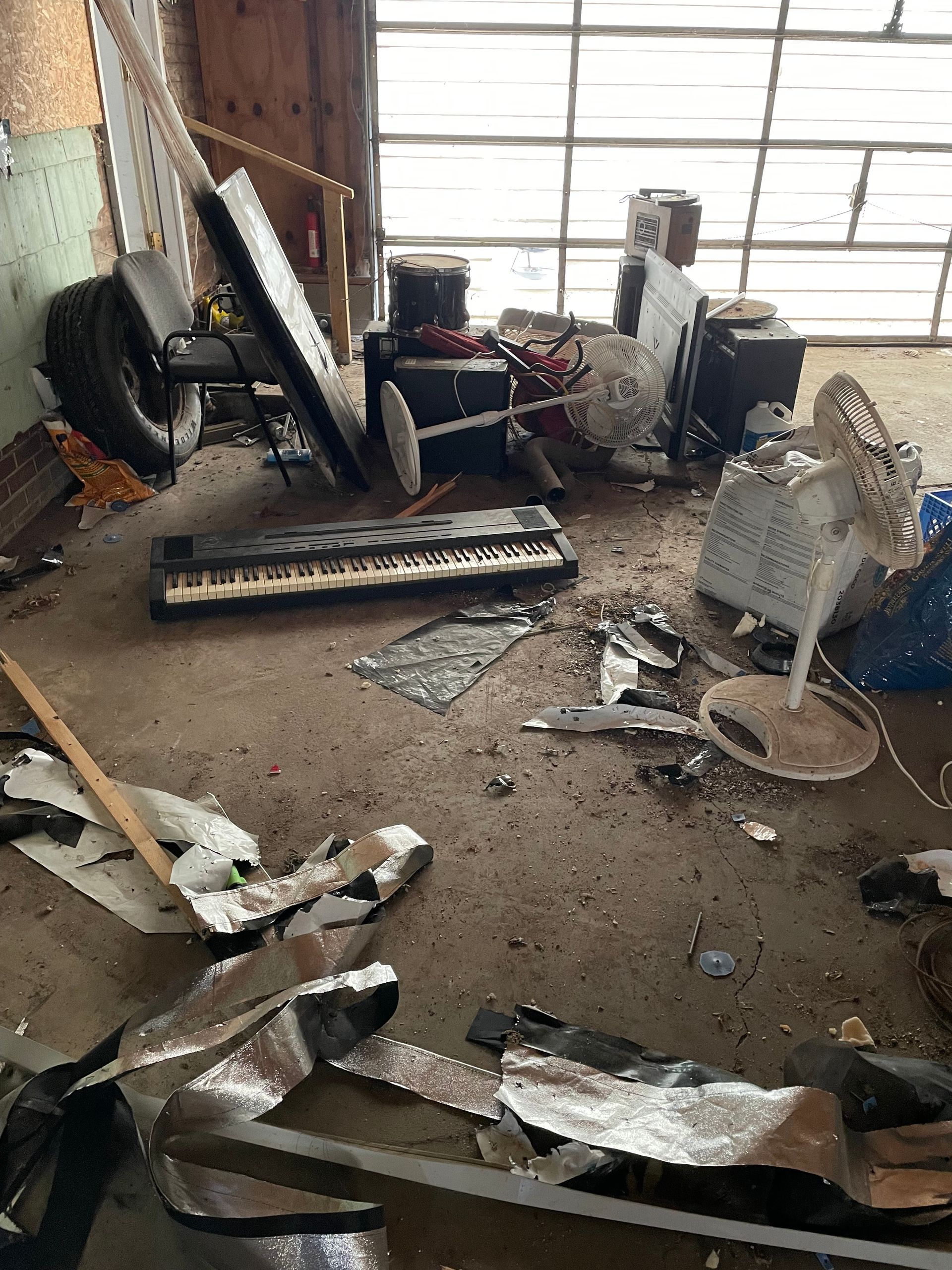 A room with a lot of boxes on the floor