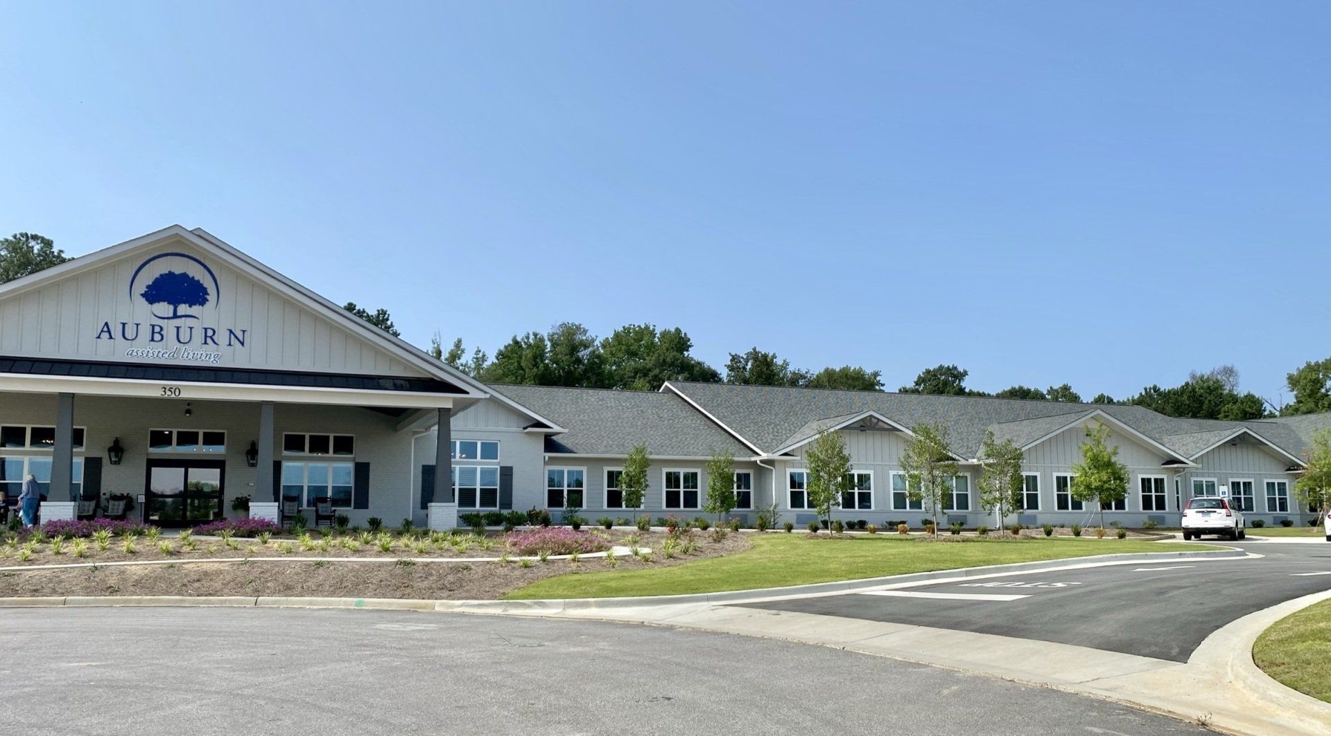 A large white building with the word auburn on it