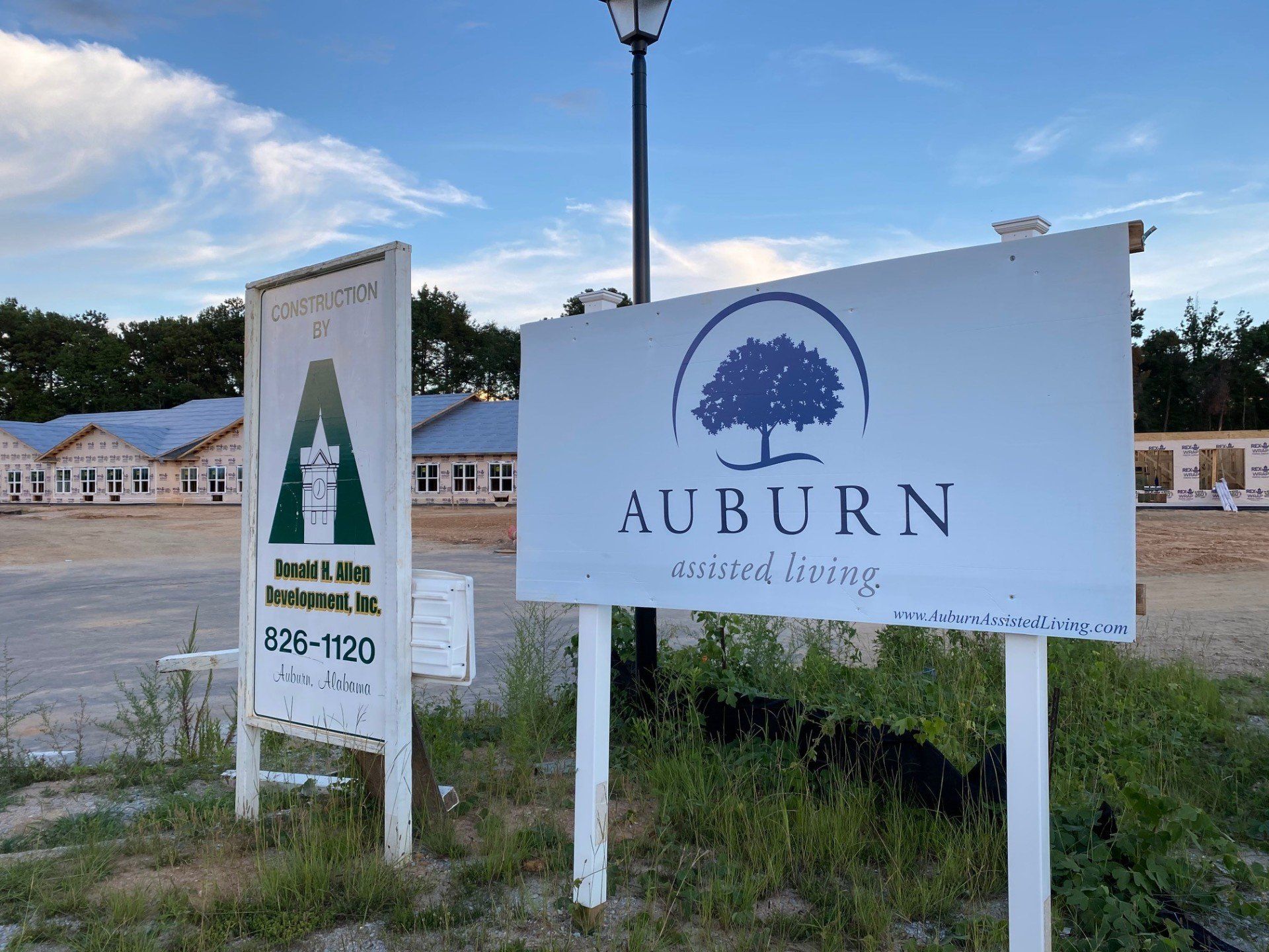 A couple of signs that say auburn on them