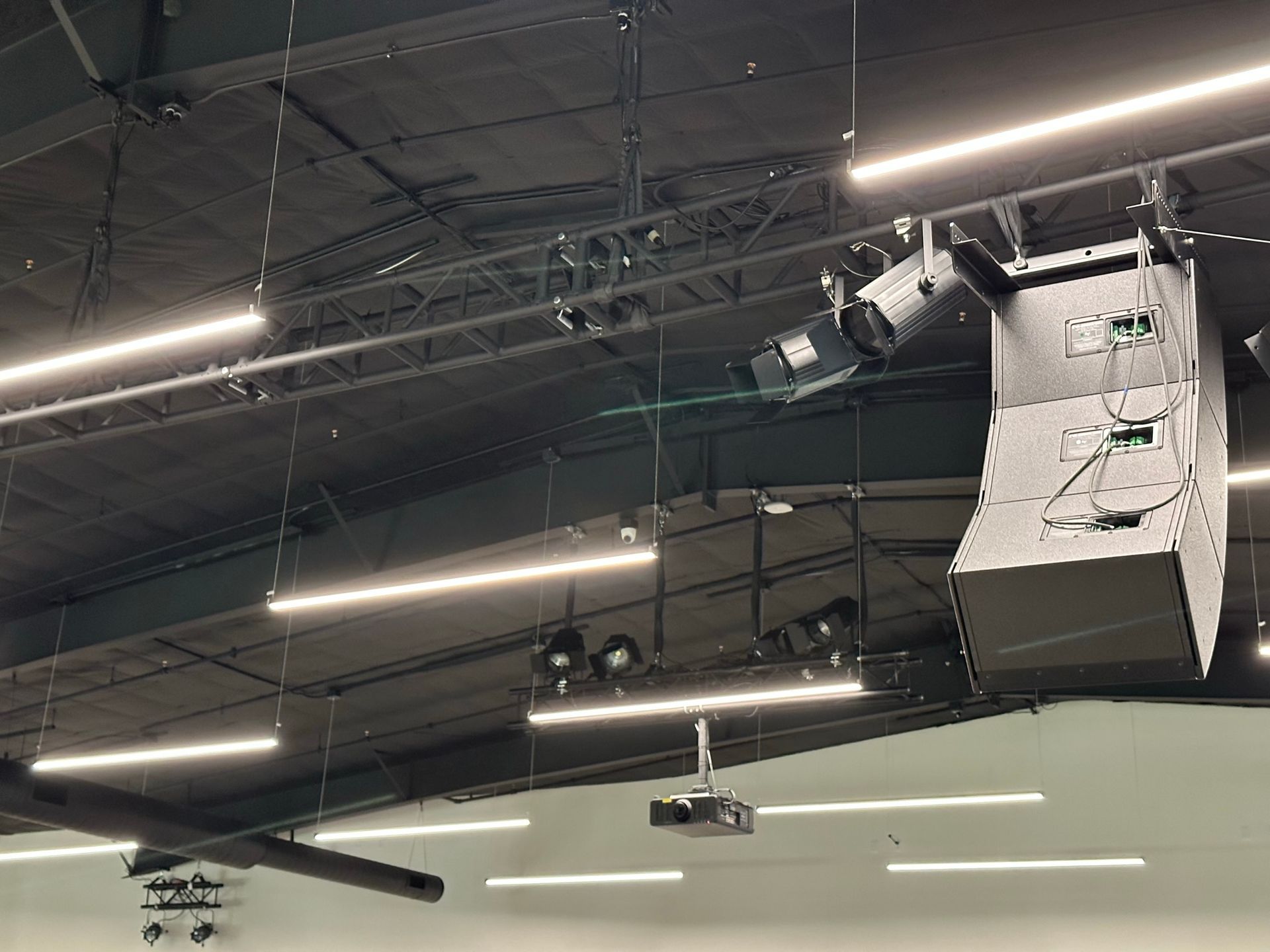 A ceiling with a lot of lights hanging from it