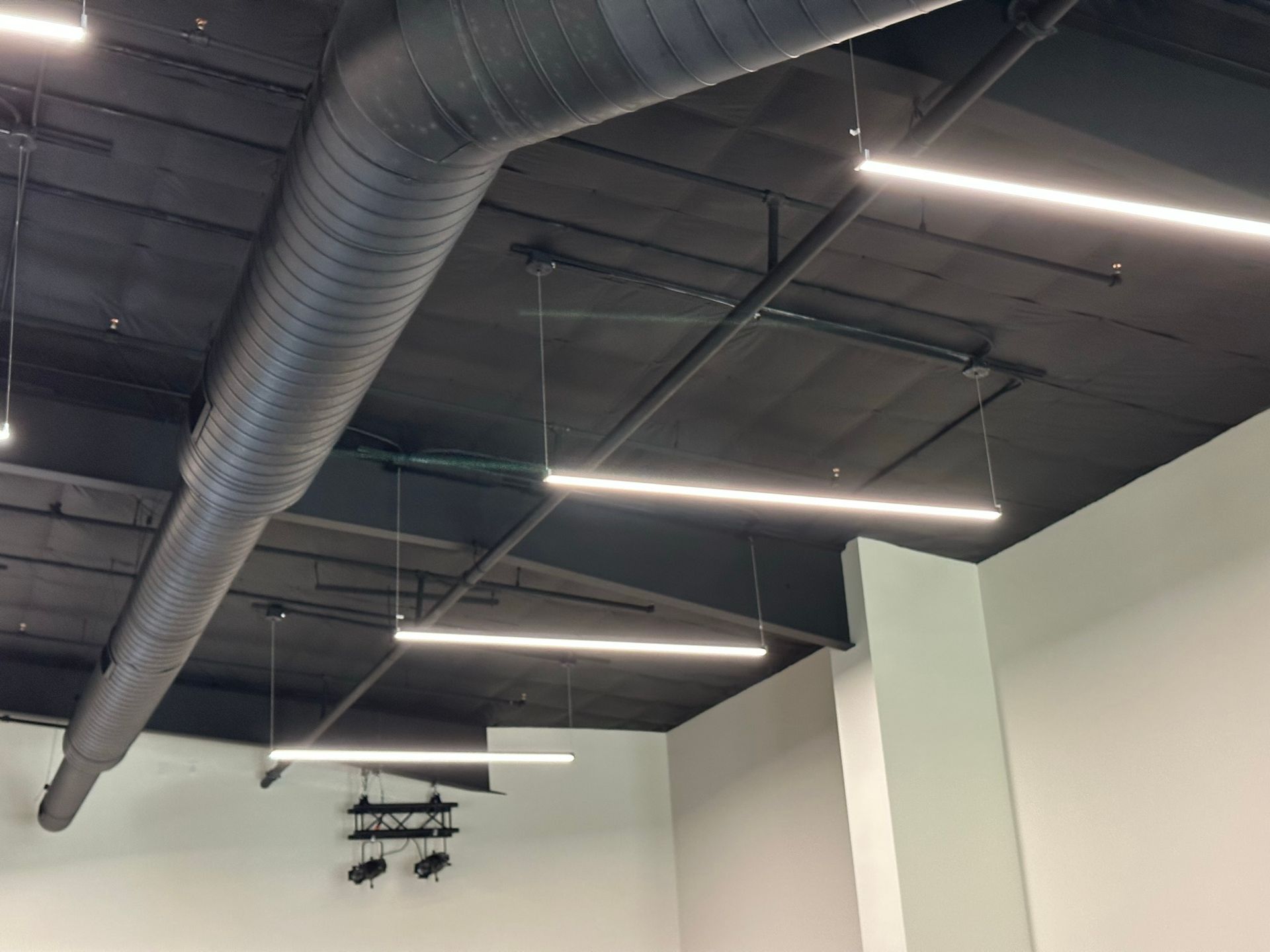 A ceiling with a lot of lights hanging from it