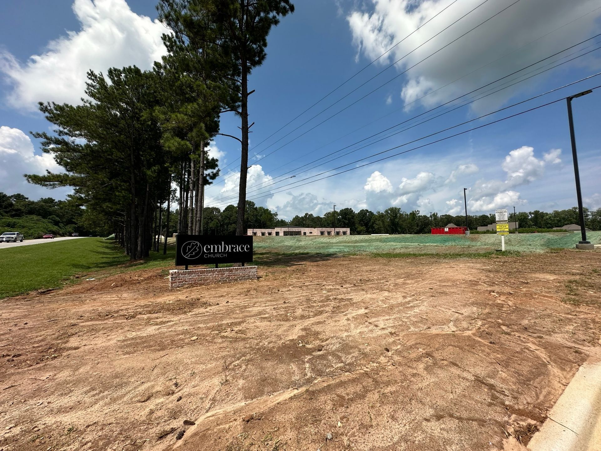 A dirt road with a sign in the middle that says ' freedom '