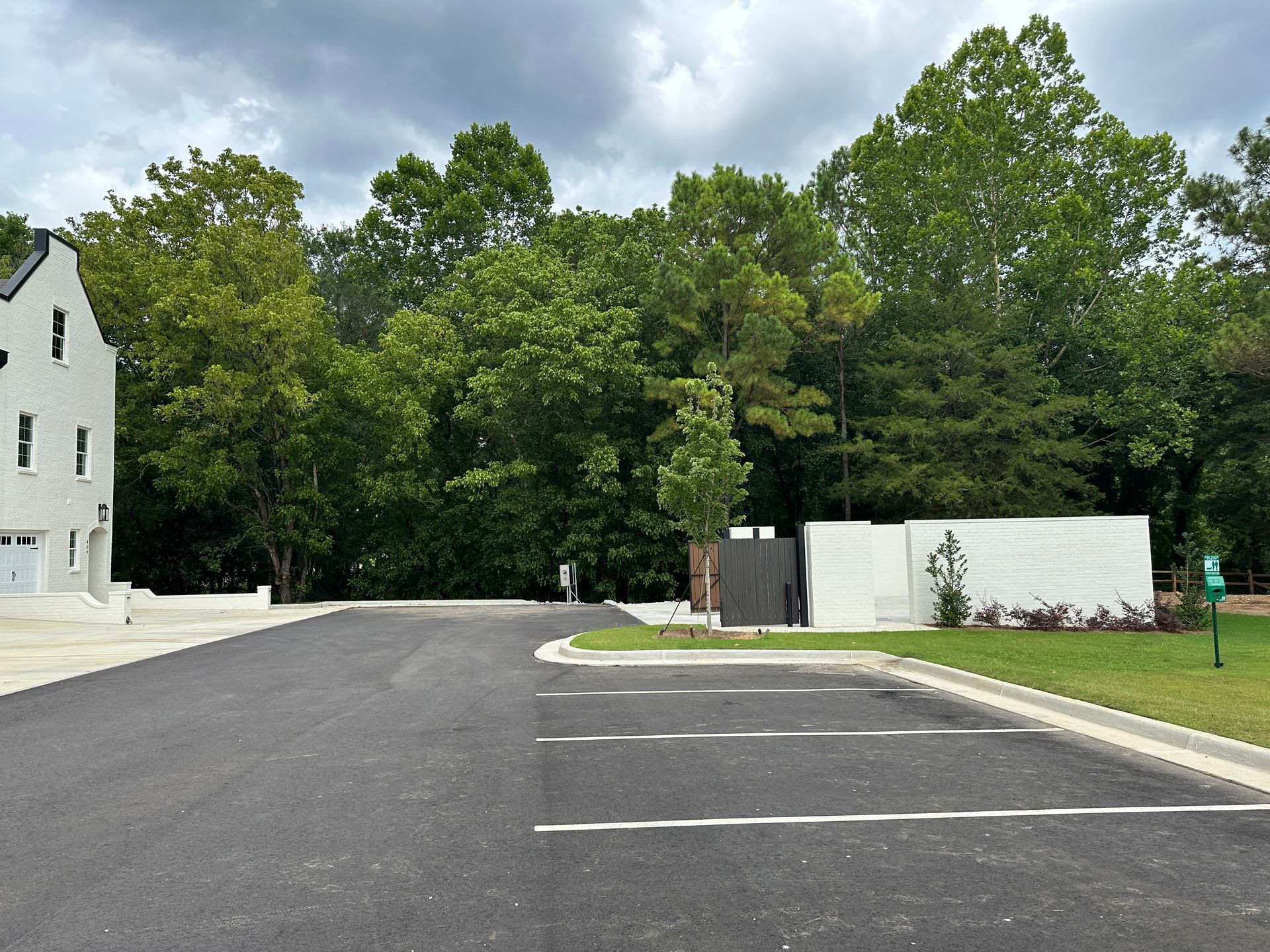 A parking lot with a white building in the background