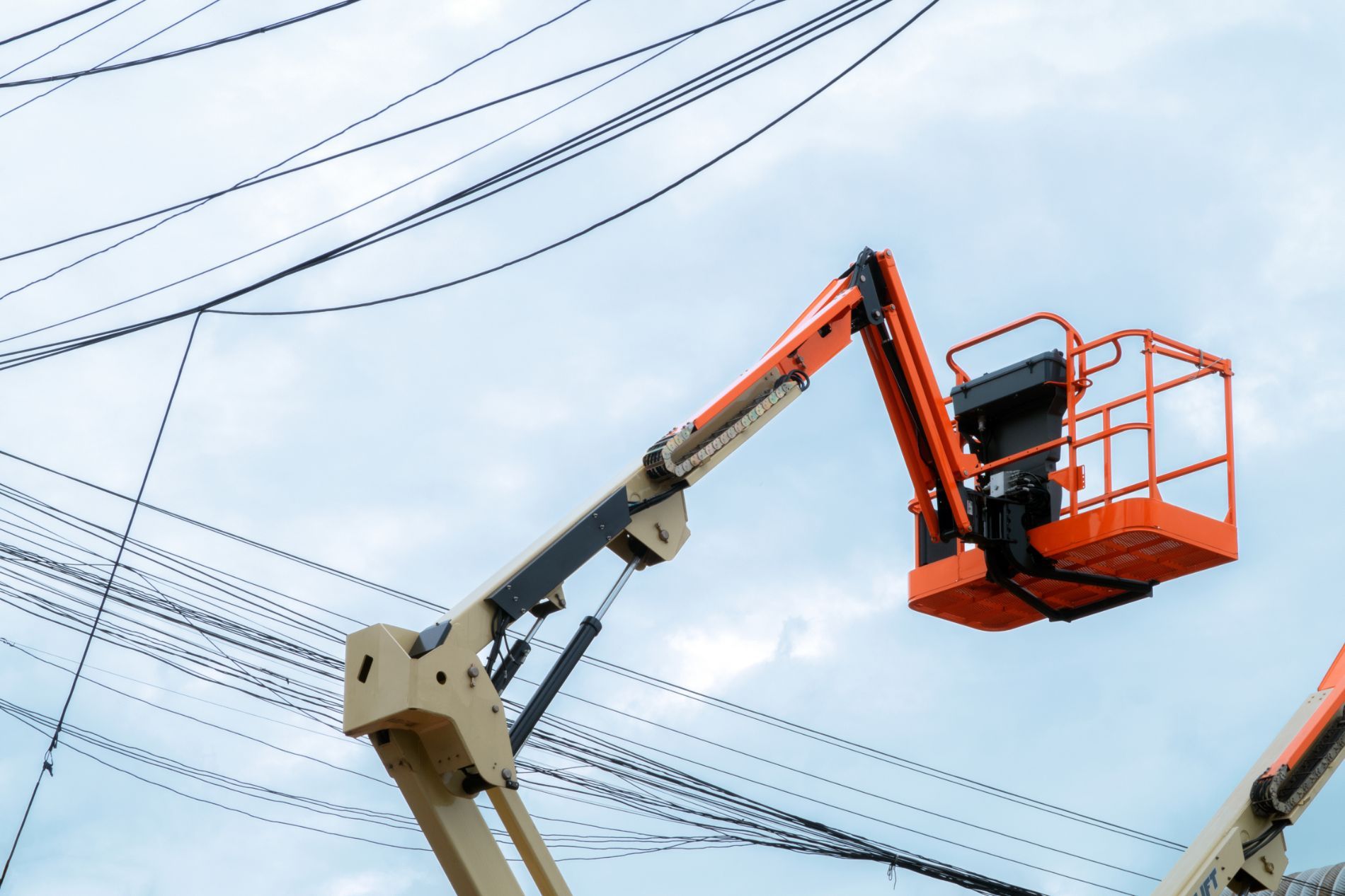 Noleggio piattaforma aerea e gru