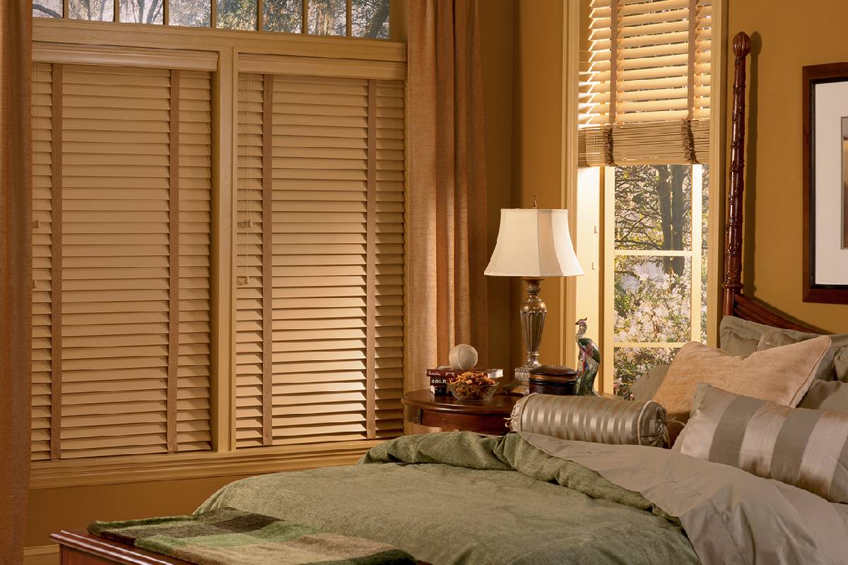 Hunter Douglas Parkland® Wood Blinds, wooden window blinds, blackout blinds near Huntington, West Virginia (WV)